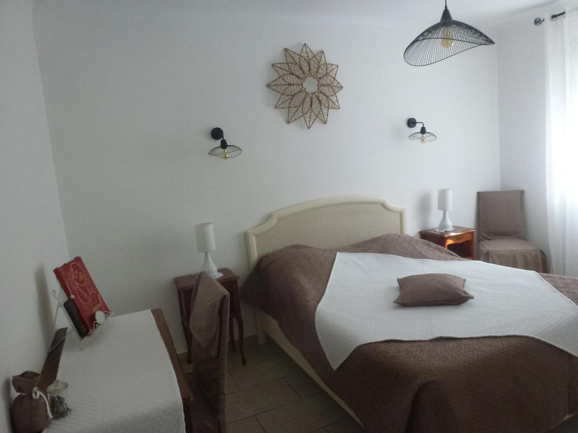 Chambre D'Hotes La Pinede Lambesc Εξωτερικό φωτογραφία